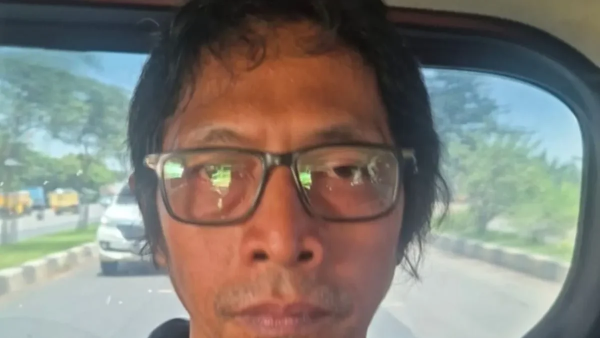 Terduga pelaku bernama Nanang Irawan (45) alias Gimbal saat ditangkap oleh tim gabungan Resmob Polda Metro Jay