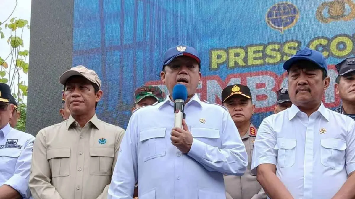 Kasus Pagar Laut di Surabaya dan Tangerang Beda, Begini Pemaparan Menteri ATR Nusron Wahid menyatakan penerbitan SHGB dan SHM pagar laut di Tangerang berstatus cacat prosedur. (Foto: Azmi