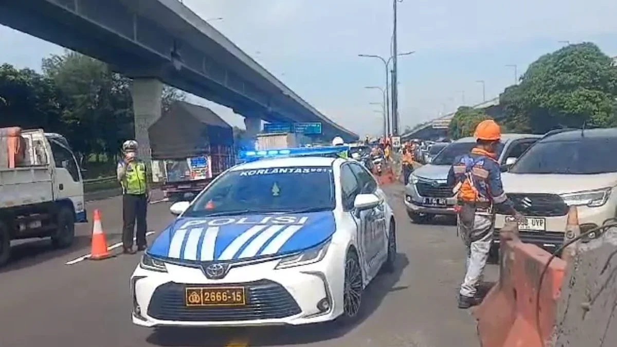 Contraflow di Tol Jakarta-Cikampek pada libur panjang Isra Miraj dan Imlek 2025(Jasa Marga)