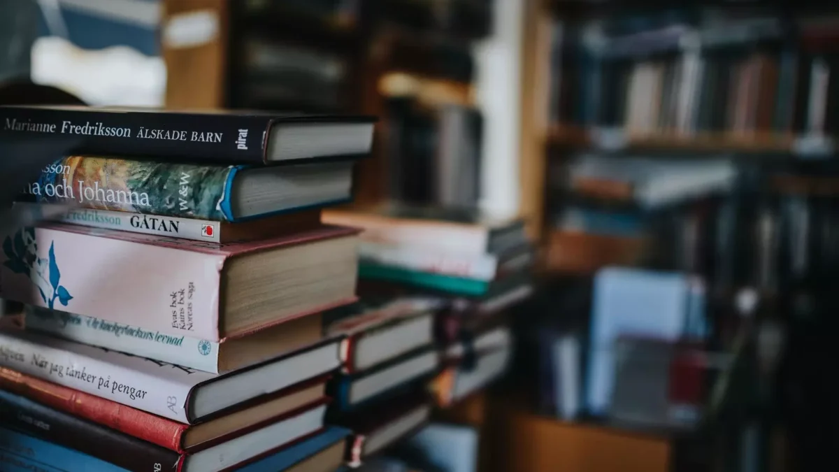 Belajar dari Negeri Skandinavia Ini Soal Kebijakan Kembali ke Pembelajaran Tradisional: Baca Buku Cetak Image: Unsplash/ Sandra Seitamaa