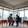 Presiden Prabowo Subianto dan PM Malaysia Anwar Ibrahim bicara empat mata di Menara Kembar Petronas. (Instagra