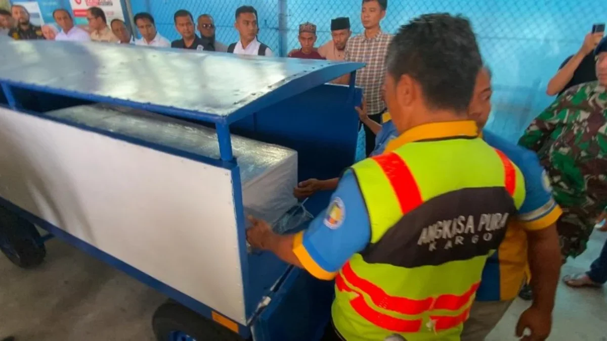 Jenazah WNI Korban Penembakan Agensi Penguatkuasaan Maritim Malaysia Tiba di Pekanbaru Jenazah Basri (50), WNI yang menjadi korban penembakan aparat Malaysia telah tiba di Pekanbaru pada Rabu, 29 J