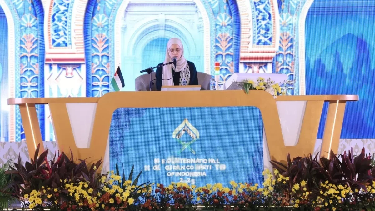 Hafizah asal Palestina, Lama Rami Abdel Mahsei Abuishah, tampil di MTQ Internasional di Jakarta, Jumat (31/1).