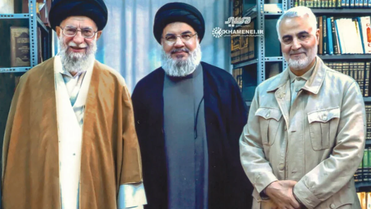 5 Tahun Sejak Jenderal Paling Berpengaruh di Timur Tengah Ini Terbunuh, Apakah Visi Soleimani Telah Hancur? Pemimpin Tertinggi Ali Khamenei (Kiri), Sekretaris Jenderal Hassan Nasrallah (Tengah) dan Jenderal Qasem Solei