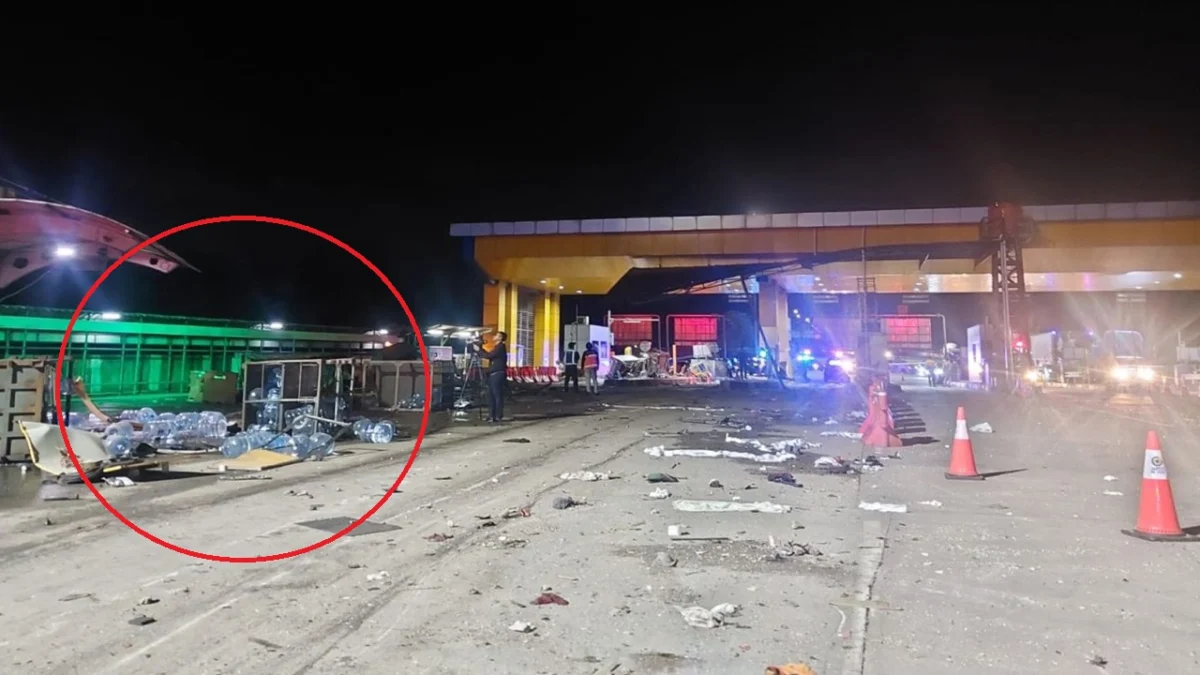 Kecelakaan di GT Ciawi: Kemenhub Panggil Bos Perusahaan Air Minum dan Operator Angkutan Barang Kondisi pascakecelakaan maut di GT Ciawi 2.