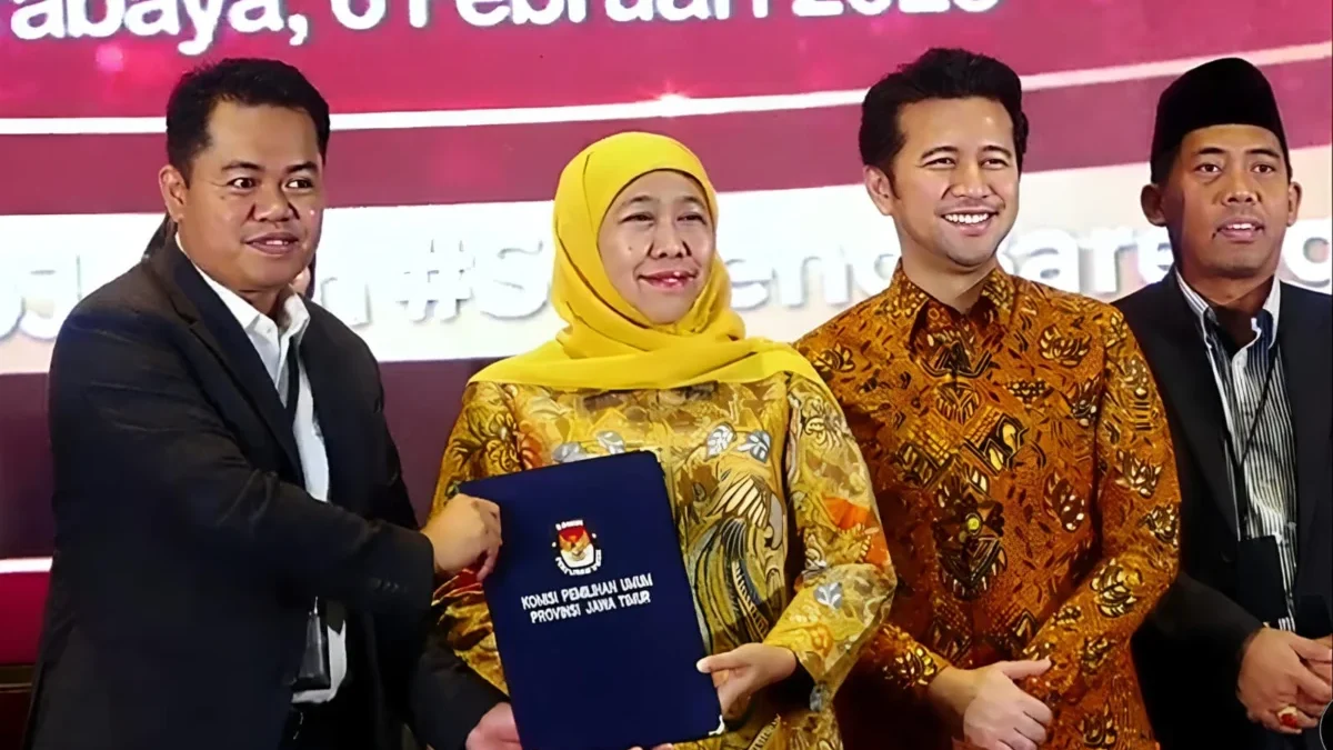 KPU Resmi Tetapkan Khofifah Indar Parawansa dan Emil Elestianto Dardak Gubernur dan Wakil Gubernur Jawa Timur Khofifah Indar Parawansa (kanan) dan Emil Dardak seusai ditetapkan sebagai gubernur dan wakil gubernur Jawa Ti