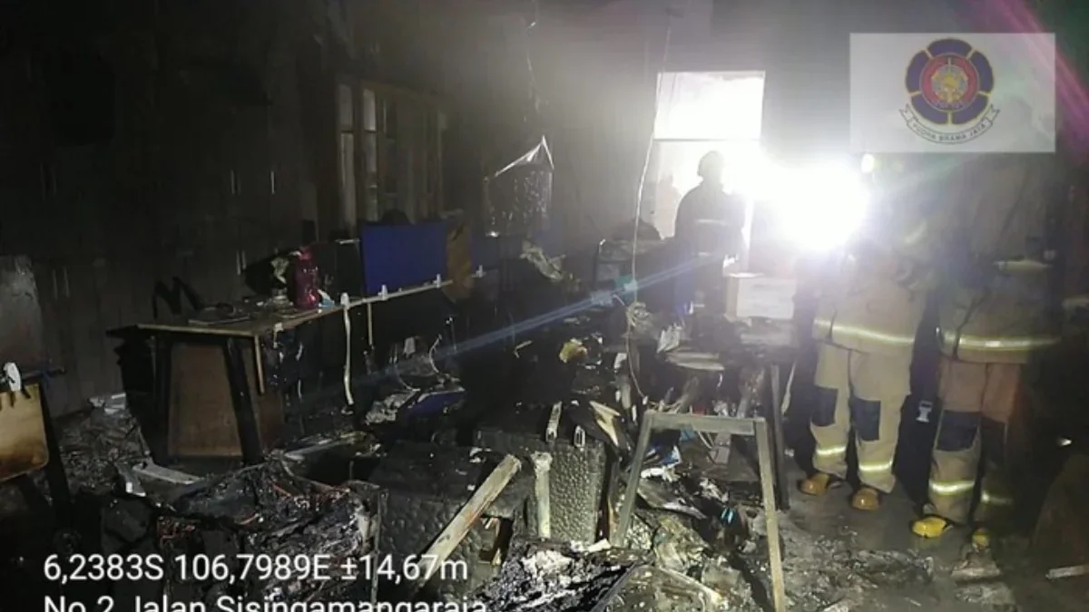 Penyebab Kebakaran di Gedung Kementerian ATR/BPN Diduga Korsleting AC, Sejumlah Arsip Dokumen Ikut Terbakar Gedung ATR/BPN Kebakaran. (Foto: Dok. Damkar Jaksel)