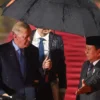 Kunjungi Prabowo, Erdogan Bilang Perkuat Hubungan dengan ASEAN, Indonesia Pegang Peranan Penting Presiden Prabowo sambut kedatangan Presiden Turki Presiden Prabowo Subianto (kanan) menyambut kedatangan Presi