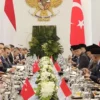 Prabowo: Hubungan Batin Indonesia dan Turki Cukup Dalam Sejak Era Kekhalifahan Utsmaniyah Presiden Prabowo Subianto dan Presiden Turki Recep Tayyep Erdogan mengadakan pertemuan bilateral di Istana Bog