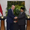 13 Perjanjian Erdogan-Prabowo, Perjanjian Pembuatan Pabrik Drone di Indonesia Presiden Prabowo Subianto (kanan) berjabat tangan dengan Presiden Turki Recep Tayyip Erdogan saat menyampaikan