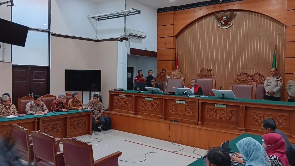 Hakim Tolak Gugatan Praperadilan Status Tersangka Hasto Kristiyanto Hakim tunggal PN Jaksel, Djuyamto saat memimpin sidang pembacaan putusan praperadilan yang diajukan Sekjen PDI