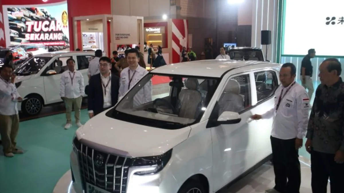 Mirip Toyota Alphard Versi Mungil, Honri Boma EV Diyakini Terjual 250 Unit di Ajang IIMS2025 Tampilan mobil listrik Honri Boma yang dibawa PT Utomo International di IIMS 2025