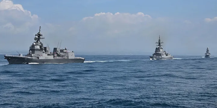 19 Kapal Perang 37 Negara Asing Ada di Perairan Bali, Termasuk 3 Negara Terlibat Teater di Laut China Selatan Kapal-kapal perang dari berbagai negara mengikuti upacara pembukaan Latihan Angkatan Laut Multilateral Komodo