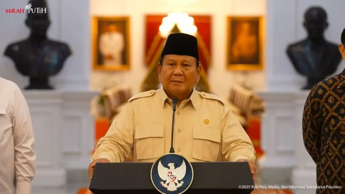 Prabowo Teken Beleid Soal Aturan Baru Soal Penempatan Devisa Hasil Ekspor SDA Presiden Prabowo Subianto memberikan Keterangan Pers Presiden RI Terkait Kewajiban Menyimpan DHE SDA di Dalam