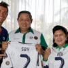 Kilas Balik Cristiano Ronaldo Berkunjung ke Indonesia onaldo berikan jersey ke SBY dan Ani Yudhoyono di Taman Hutan Raya (Tahura) Ngurah Rai, Bali, Rabu (26/6/2013)