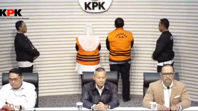 KPK Resmi Tahan Wali Kota Semarang dan Suaminya, Tersangka Kasus Dugaan Korupsi di Lingkungan Pemkot KPK menahan Wali Kota Semarang Hevearita Gunaryanti Rahayu (HGR) alias Ita dan suaminya, Ketua Komisi D DPRD P