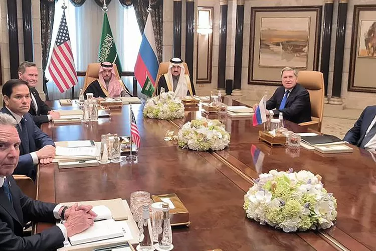 Pertemuan Riyadh, 4 Poin Kesepakatan Amerika Serikat-Rusia Akhiri Perang di Ukraina Suasana pertemuan delegasi Rusia dan Amerika Serikat di Riyadh, Arab Saudi, mencari solusi hentikan konflik mi