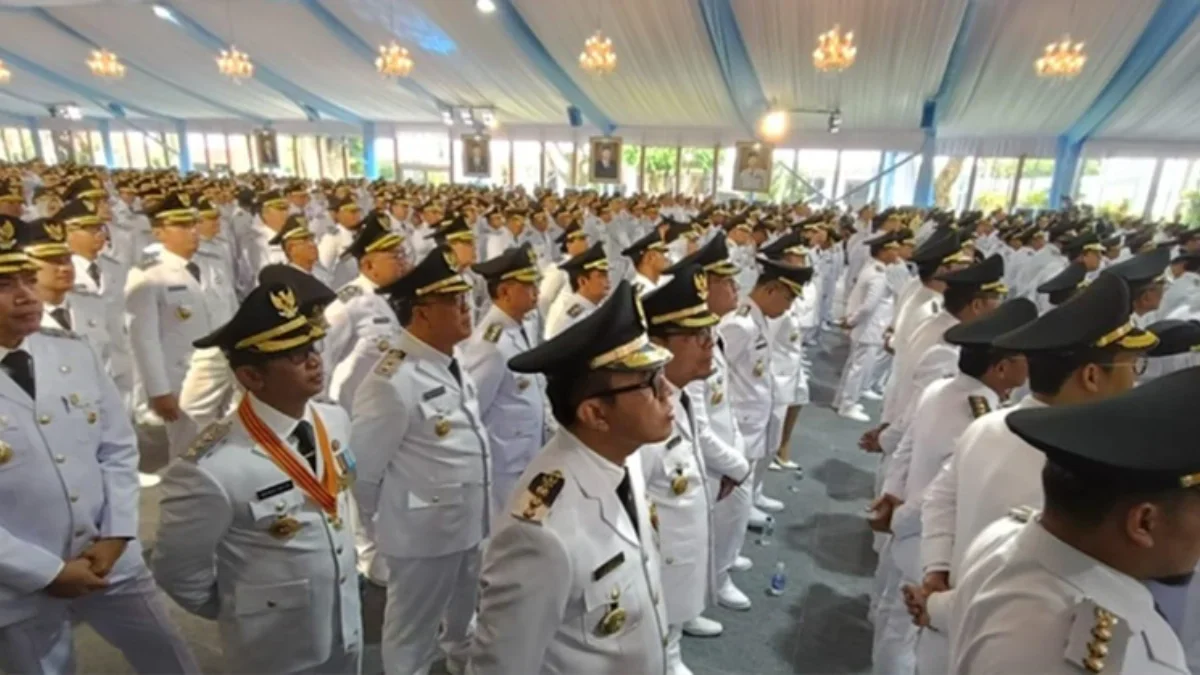 Upacara pelantikan kepala daerah terpilih oleh Presiden Prabowo Subianto di komplek Istana Kepresidenan, Jakar