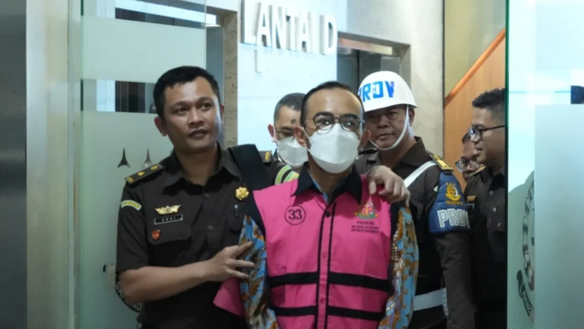 7 Tersangka Kasus Dugaan Korupsi Tata Kelola Minyak, Negara Dirugikan Rp193,7 Triliun Kejagung resmi menahan Dirut PT Pertamina Patra Niaga Riva Siahaan/Puspenkum Kejagung