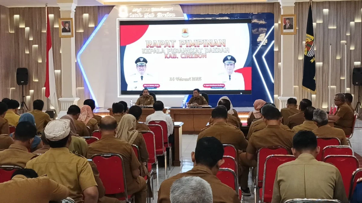 Pemkab Cirebon Gelar Rapim Program 100 Hari Kerja Bupati-Wakil Bupati Cirebon Pejabat di lingkungan Pemerintah Kabupaten (Pemkab) Cirebon melaksanakan rapat pimpinan (rapim) tentang progra