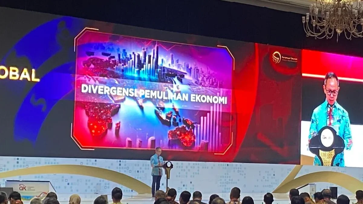 OJK Prediksi Tantangan Ketidakpastian Sektor Jasa Keuangan Tahun Ini Tidak Lebih Baik, Begini Paparannya Ketua Dewan Komisioner OJK Mahendra Siregar dalam acara Pertemuan Tahunan Industri Jasa Keuangan 2025 (Antara)