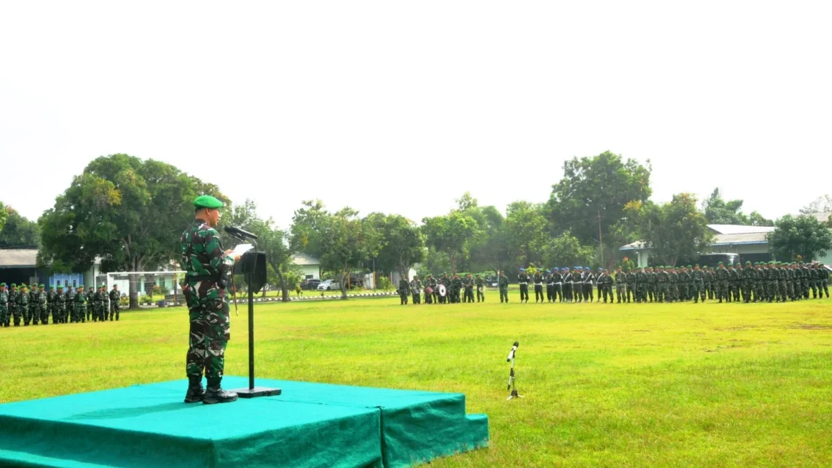 Danrem 063/SGJ Kolonel Inf Hista Soleh Harahap S.I.P.,M.I.P. memimpin langsung apel gabungan yang diikuti oleh