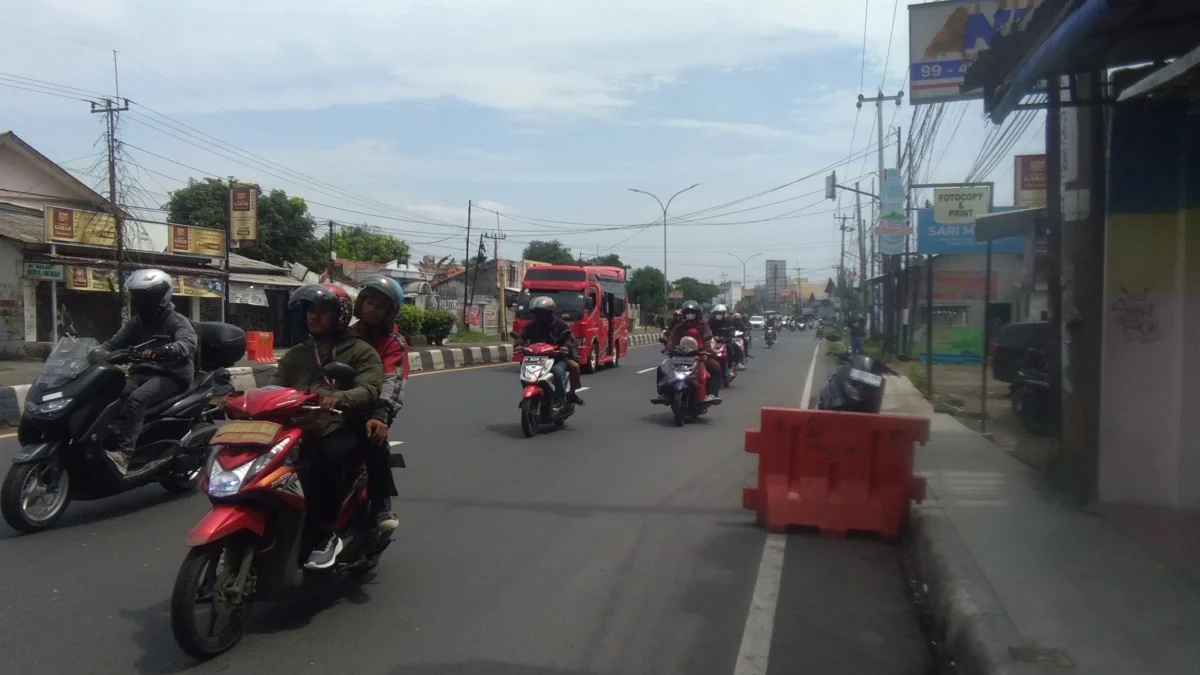 Pantauan Arus Mudik H-3 Lebaran di Jalur Pantura Cirebon: Ramai Terkendali Tanpa Macet Pemudik Motor Dominan Suasana arus mudik Jalur Pantura Jl Brigjen Dharsono Bypass Kabupaten Cirebon, Rabu (28/3)