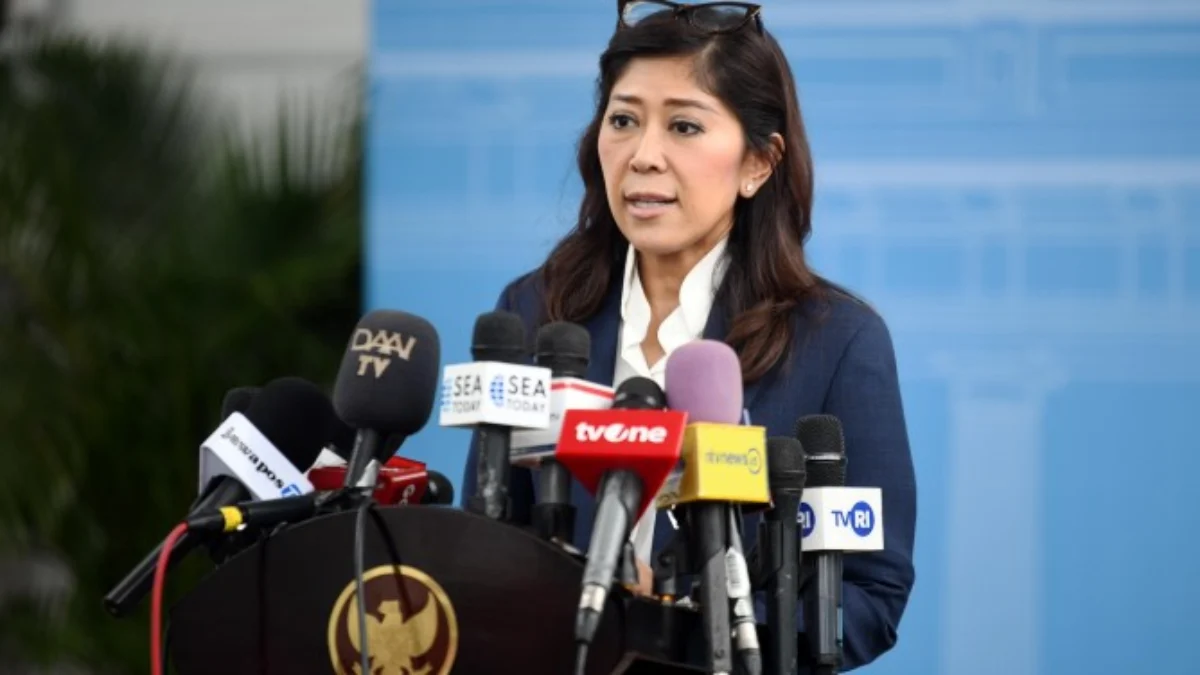 Menteri Komunikasi dan Digital (Menkomdigi), Meutya Hafid saat menyampaikan keterangan pers di Kompleks Istana