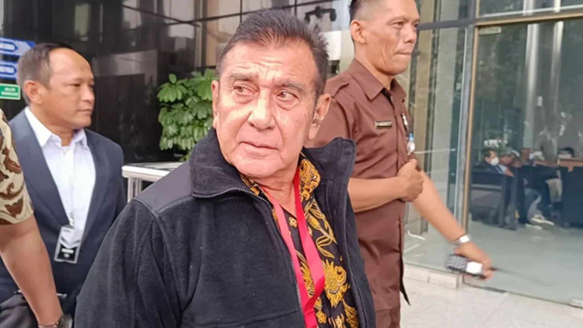 KPK Angkut 11 Mobil Sitaan dari Rumah Japto Soerjosoemarno ke Rupbasan Ketua MPN Pemuda Pancasila (PP), Japto Soerjosoemarno, saat tiba di Gedung Merah Putih KPK, Rabu pagi, 26 Febr