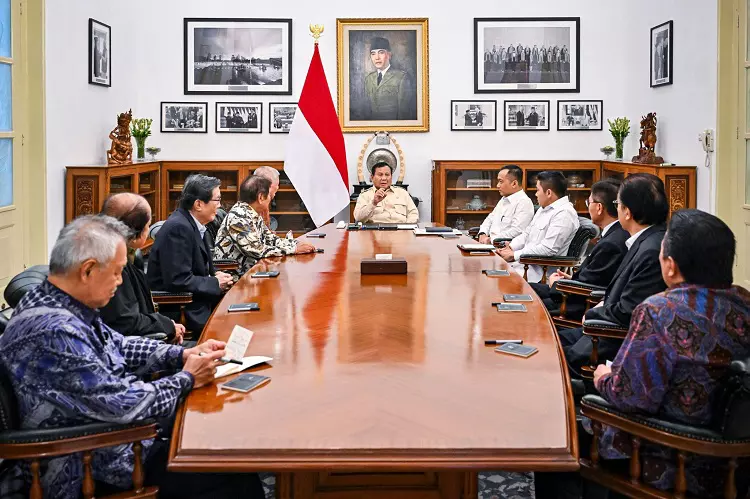 Presiden Prabowo Subianto bersama delapan konglomerat di Istana Kepresidenan Jakarta pada Kamis, 6 Maret 2025.