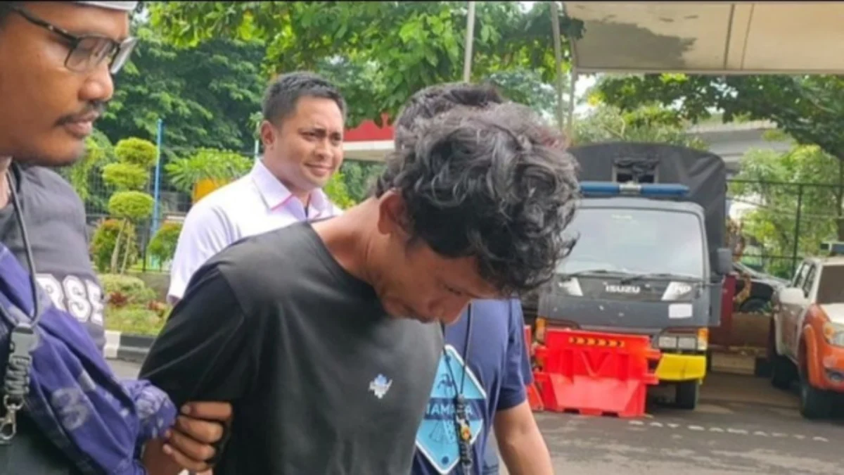 Terduga Pelaku Pembunuhan Tjong Sioe Lan dan Eka Setiawati di Toren Besar Ditangkap di Banyumas Pelaku Pembunuh Ibu dan Anak dalam Toren Air di Tambora Sumber : Antara