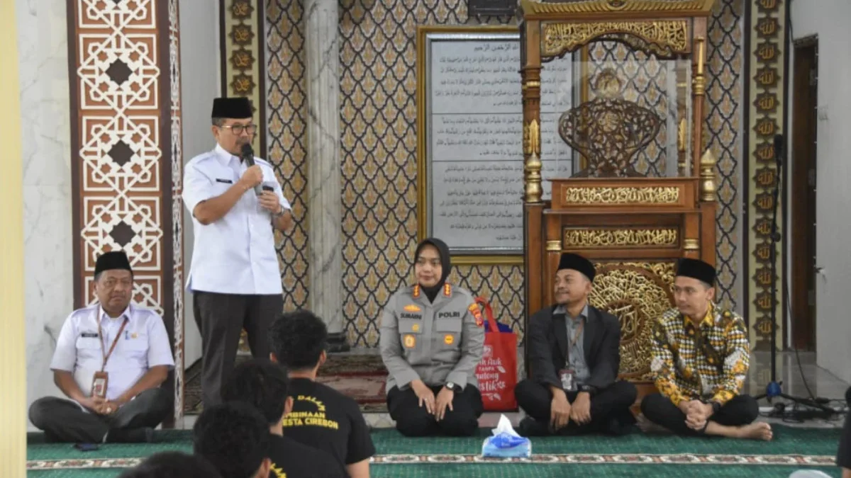 Bupati Cirebon, Imron, saat sambutan dalam acara Pesantren Kilat ABH yang digelar Polresta Cirebon di Masjid S