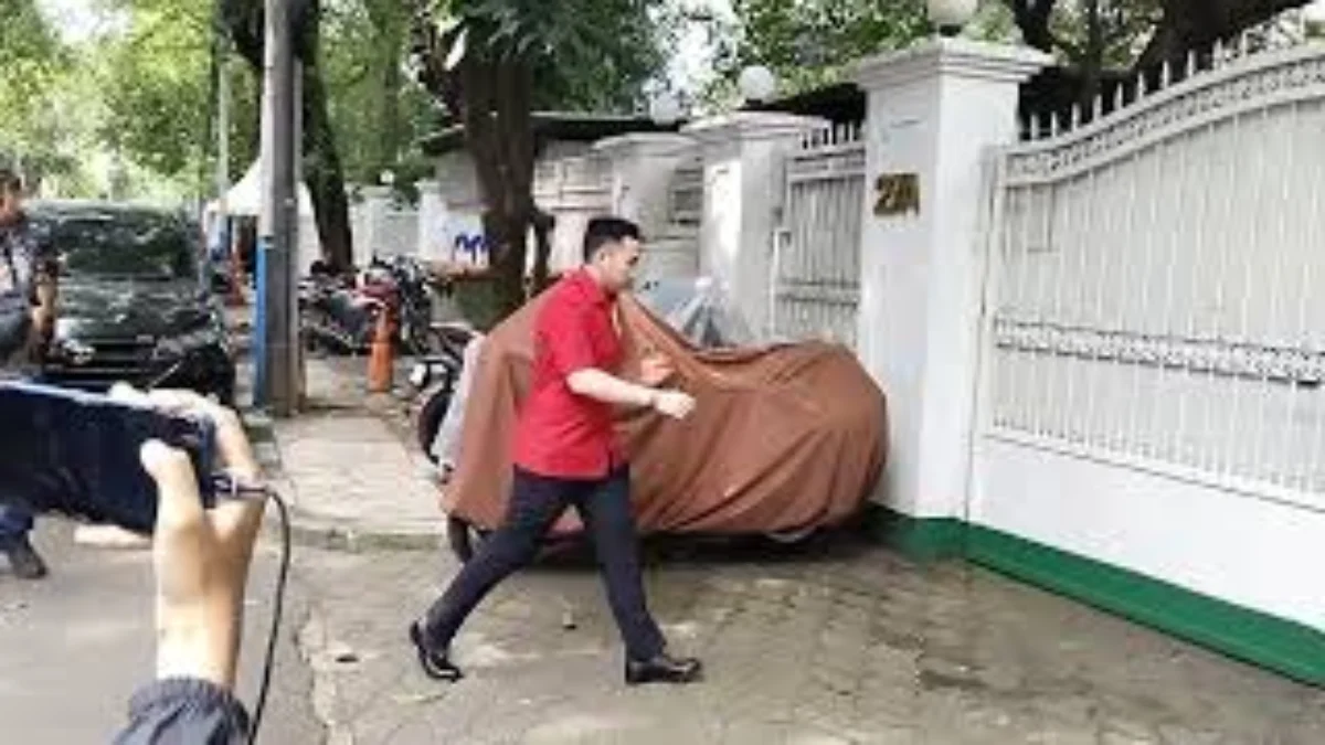 Sejumlah Anggota Komisi III DPR RI fraksi PDIP berdatangan ke rumah Ketua Umum PDIP Megawati Soekarnoputri di