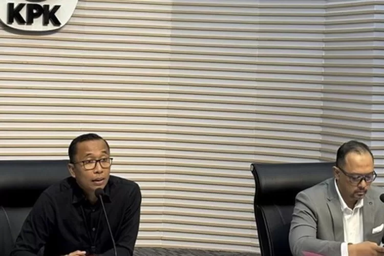 Konferensi pers pengumuman penetapan tersangka kasus dugaan korupsi pengadaan iklan periode 2021-2023 Bank Pem