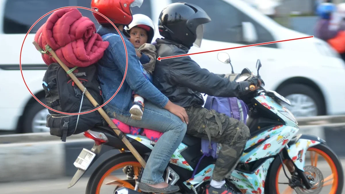 Pasang Boks Tambahan Tampung Barang Bawaan Saat Mudik Lebaran, Tips Bagi Pengendara R2 Pemudik yang mengendarai sepeda motor