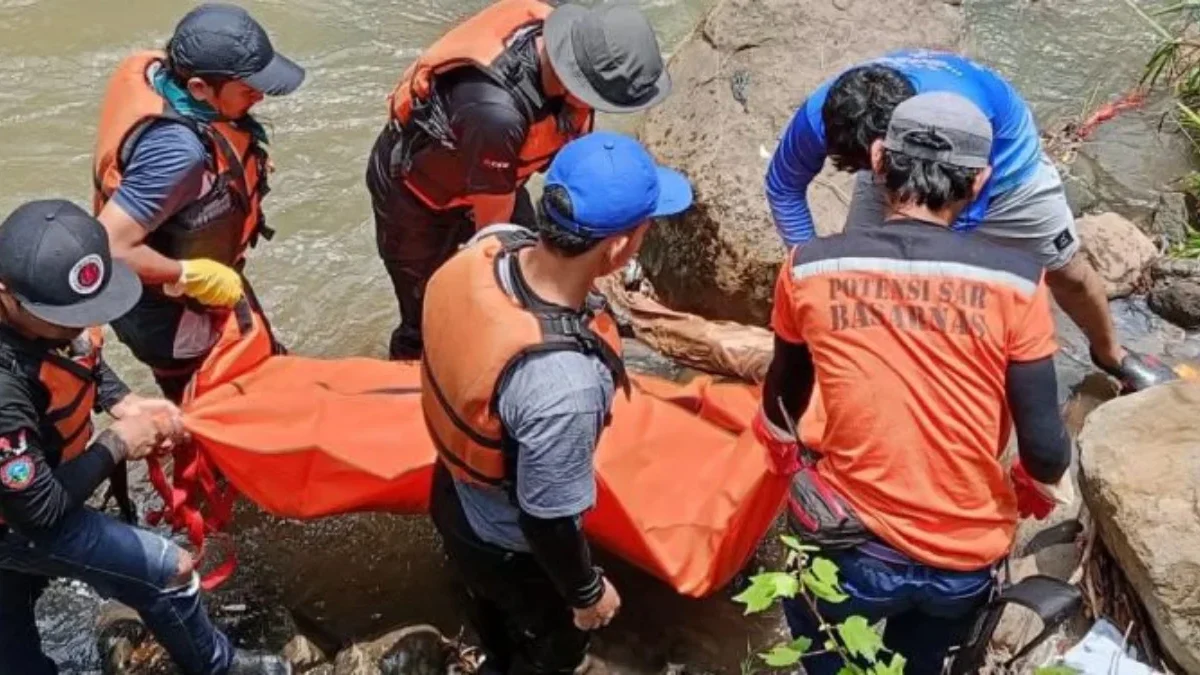 Badan Penanggulangan Bencana Daerah (BPBD) Kabupaten Kuningan bersama tim gabungan berhasil menemukan korban h