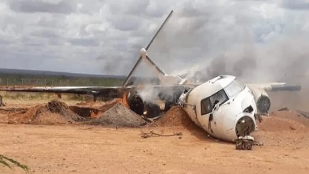 Lima orang di dalam pesawat kargo yang terdaftar di Kenya tewas setelah kecelakaan tragis di dekat Mogadishu,