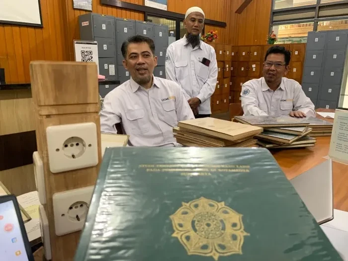 Polemik Ijazah dan Skripsi Jokowi Tak Berkesudahan, Akankah 15 April Ada Pertemuan dengan Jokowi? Ijazah dan skripsi Jokowi. Foto: Humas UGM