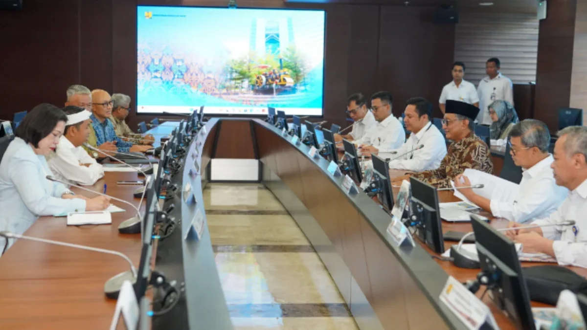 Menteri Pekerjaan Umum, Dody Hanggodo saat menerima kunjungan Gubernur Jawa Barat, Dedi Mulyadi di Kantor Keme