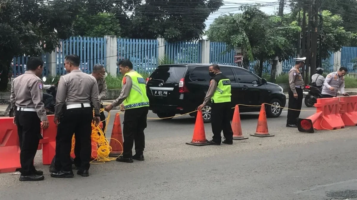 Satlantas Polres Metro Bekasi mulai menutup 52 titik u-trun atau akses putar balik di jalur mudik arteri Pantu