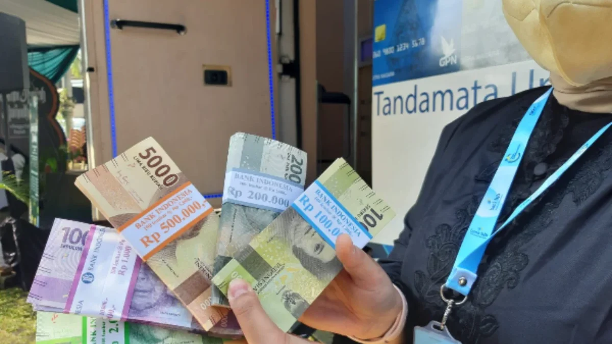 Lonjakan Permintaan Uang Pecahan Baru Saat THR Lebaran, Rekomendasi Jika Tak Kebagian di PINTAR BI Sejumlah bank umum seperti BCA, BNI, Mandiri, dan BSI menyediakan layanan penukaran uang baru di cabang-cabang