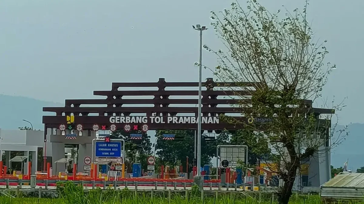 Arus mudik dan balik Lebaran 2025, yang melintasi Gerbang Tol Prambanan yang dari Transjawa mau ke Gunungkidu