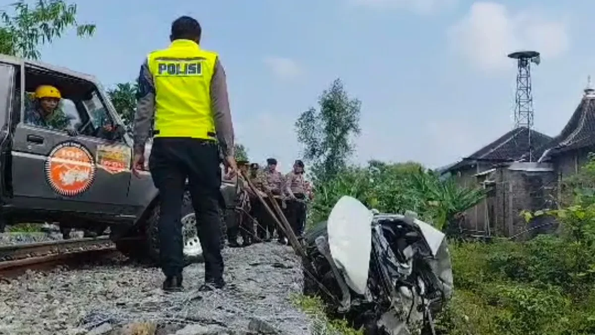 KA Batara Kresna menabrak mobil pemudik di Sukoharjo, Rabu (26/3/2025). (Dokpri)