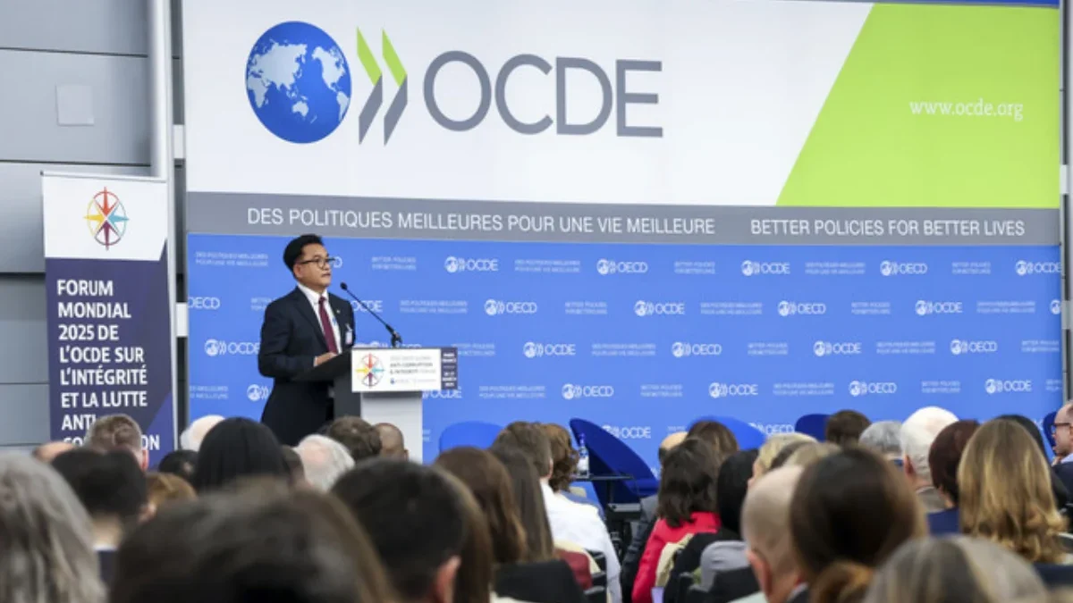 Menteri Koordinator Hukum, HAM, Imigrasi, dan Pemasyarakatan, Yusril Ihza Mahendra menghadiri Forum Global Ant