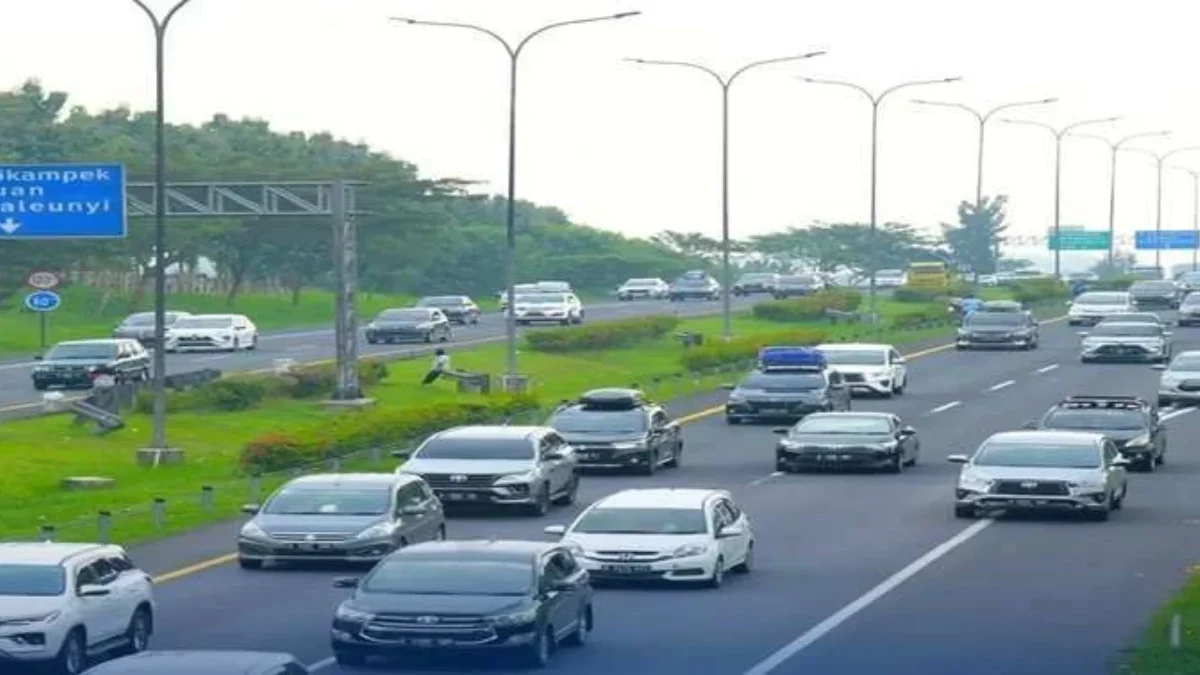 Ribuan kendaraan melintas di ruas tol Jakarta-Cikampek. (Foto: Instagram Korlantas Polri)
