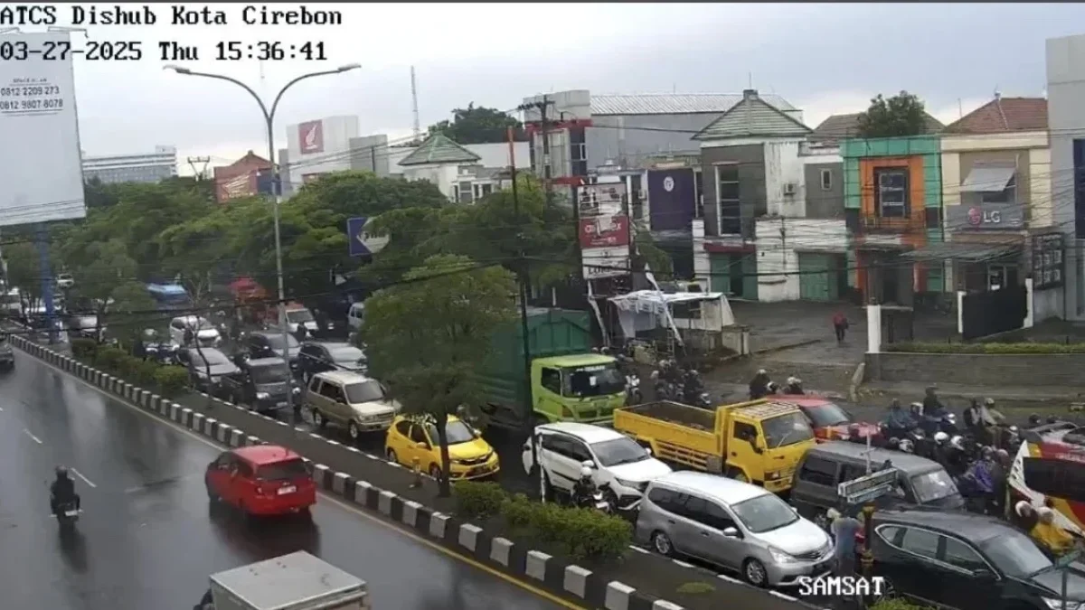 Pemudik motor saat memadati Jalan Bypass Soedarsono, Pantura Cirebon Jawa Barat.