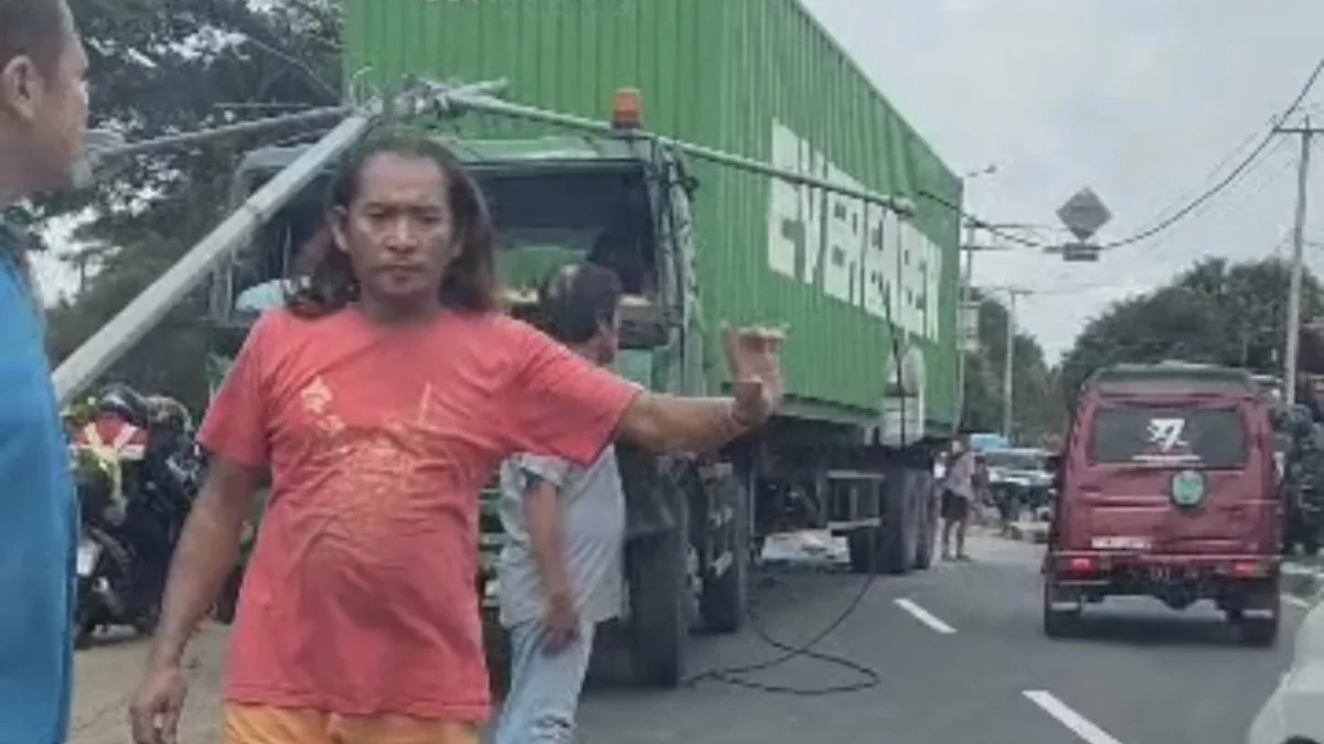 Laka Beruntun di Arteri Pantura Indramayu 1 Truk Sumbu Tiga dan 4 Minibus Dipicu Putar Arah U-Turn Sukalila Tabrakan di Pantura Indramayu