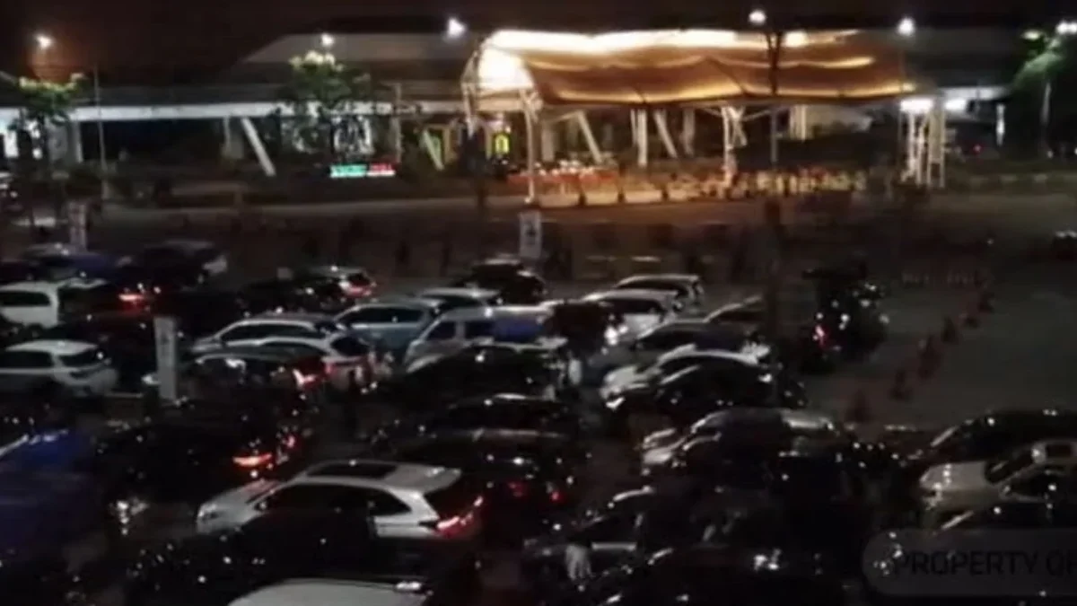 Kondisi kendaraan pemudik di dermaga eksekutif Pelabuhan Merak dan Gerbang Tol Merak