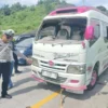 Polisi saat melakukan olah TKP di KM 183 Jalan Tol Cipali Cirebon, Jawa Barat, tekait kecelakaan tunggal pada
