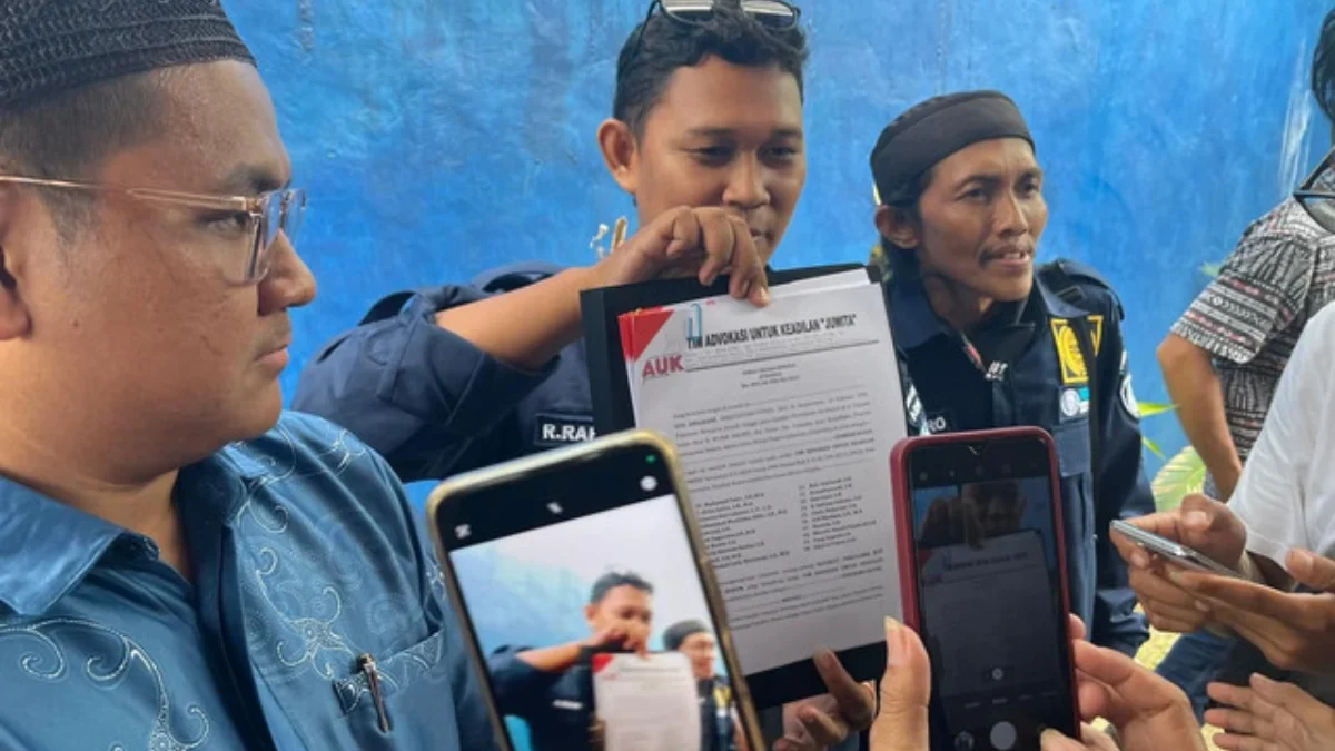 Kuasa Hukum Ungkap Oknum TNI AL Diduga Merencanakan Bunuh Jurnalis Juwita Pajeri dan Rahmad, kuasa hukum dan tim advokasi keluarga Juwita, di Mako Lanal Banjarmasin, Sabtu (29/3/2025).